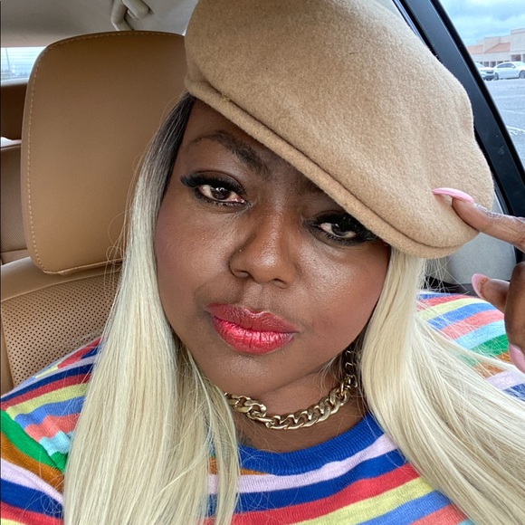 Meet your Posher, Yolinda - Picture 1 of 1